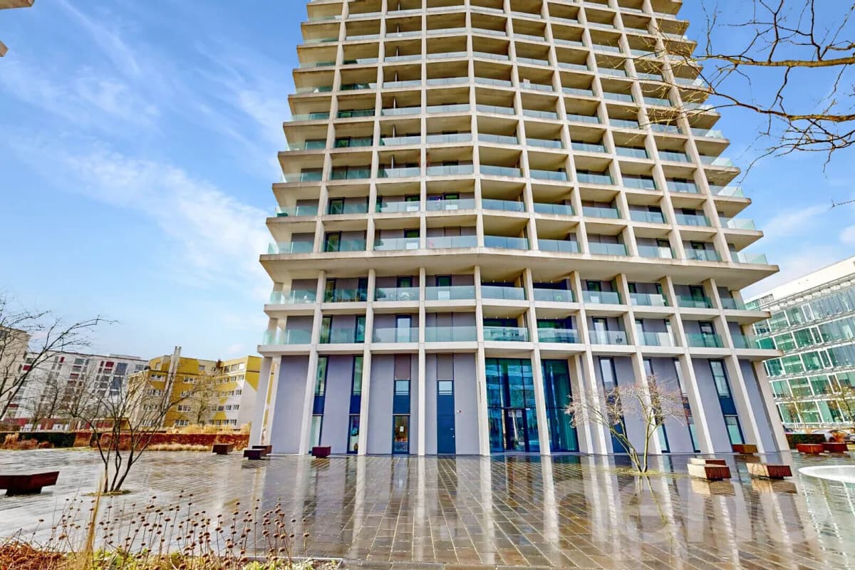 Moderne 2.5-Zimmer-Wohnung mit Skyline Flair