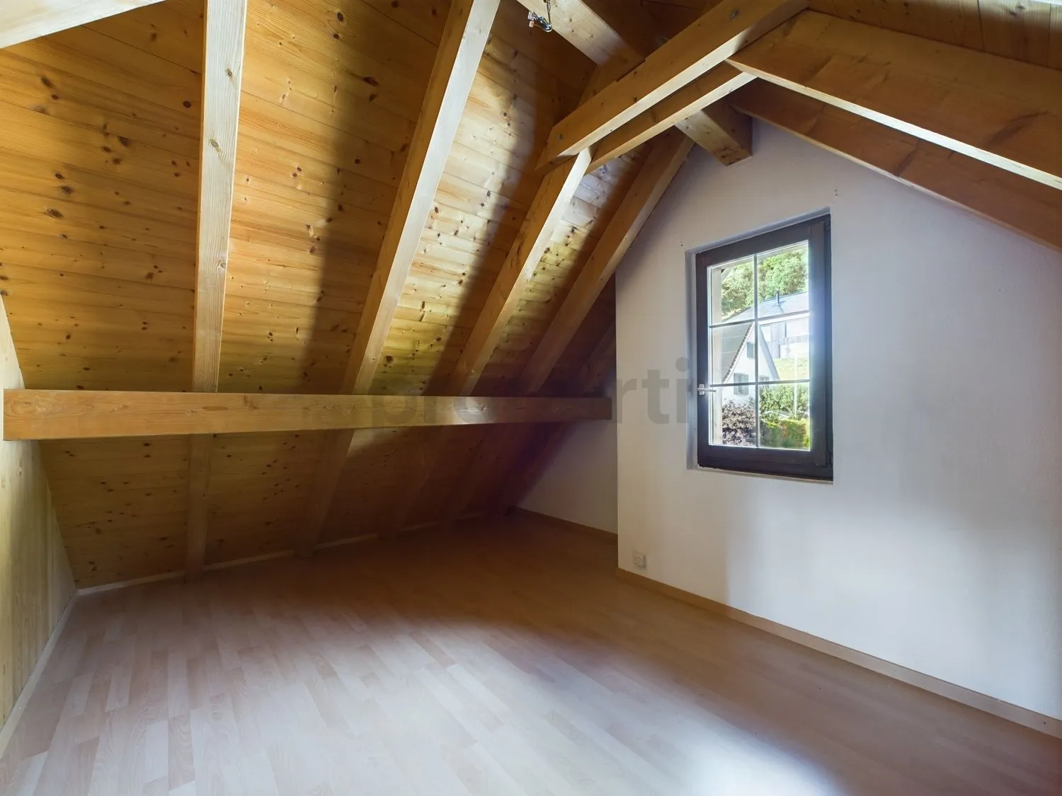 Erstklassige 4.5-Zimmer-Wohnung in Weiach mit wunderschöner Aussicht