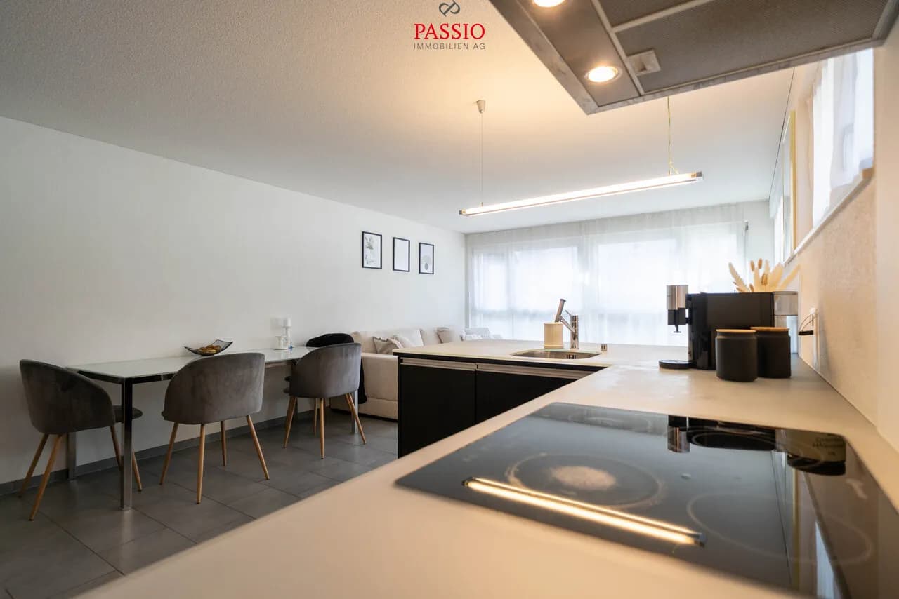 7.5-Zimmer Doppeleinfamilienhaus mit Seesicht und Potenzial