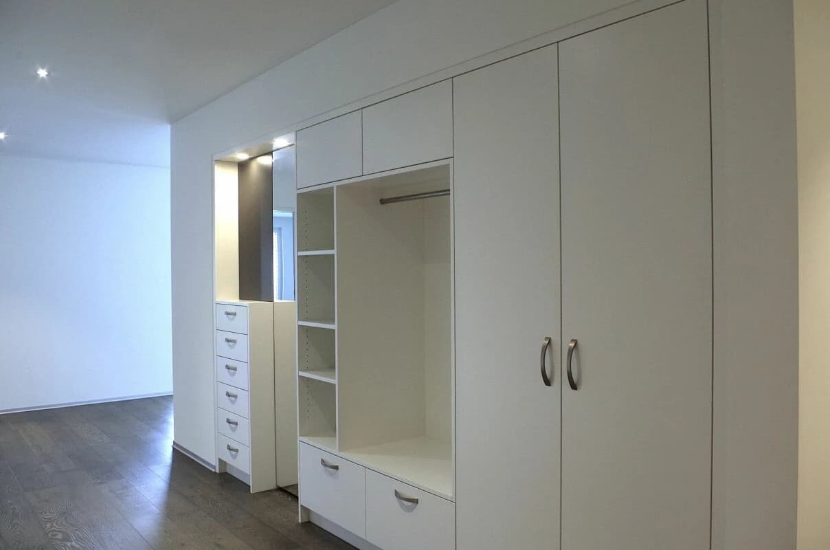 Ländliche Idylle trifft Wohnkomfort: 5.5-Zimmer-Gartenwohnung für ruhige Mieter