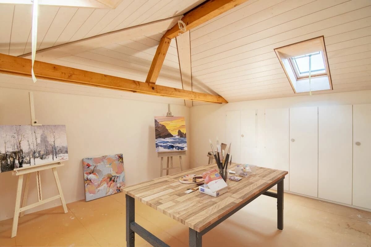 Grosszügiges 6-Zimmer Doppeleinfamilienhaus mit Landhauscharakter und sonnigem Garten in ruhiger Lage nahe Bern.