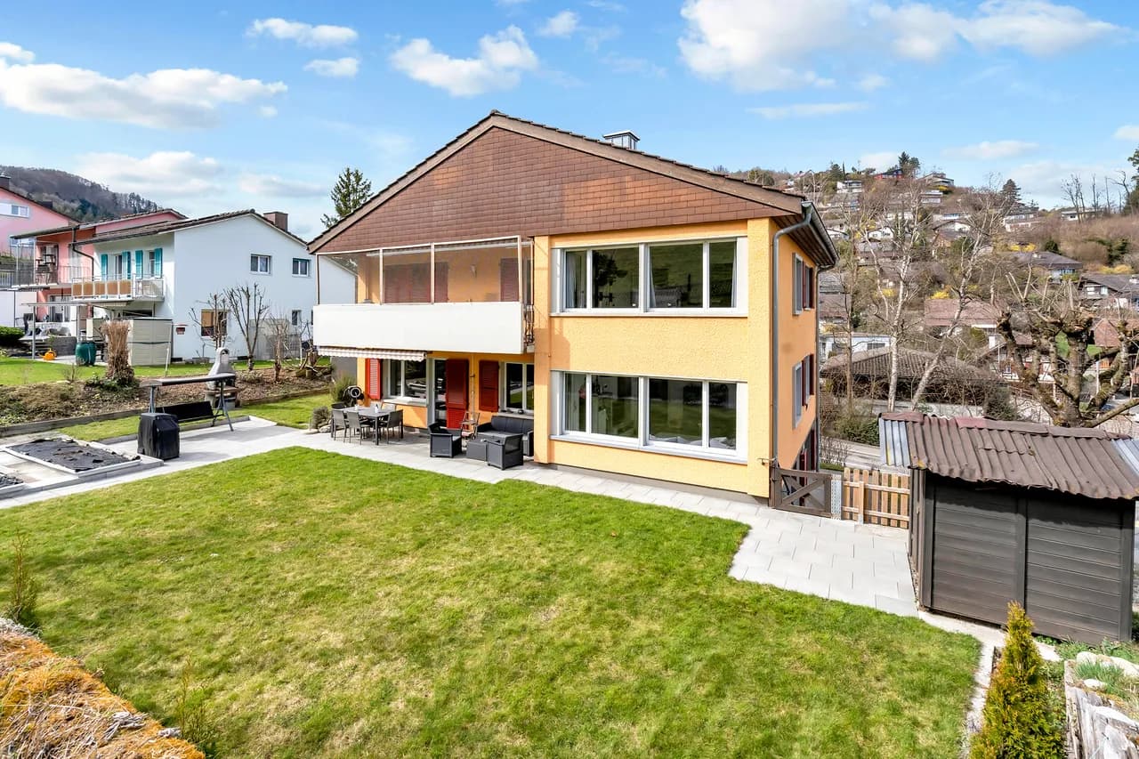 2- Familienhaus mit grossem Garten und Einliegerwohnung