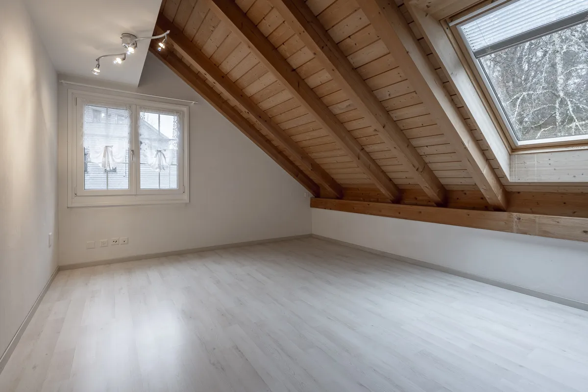 4.5-Zimmer Einfamilienhaus mit zwei Einzelgaragen