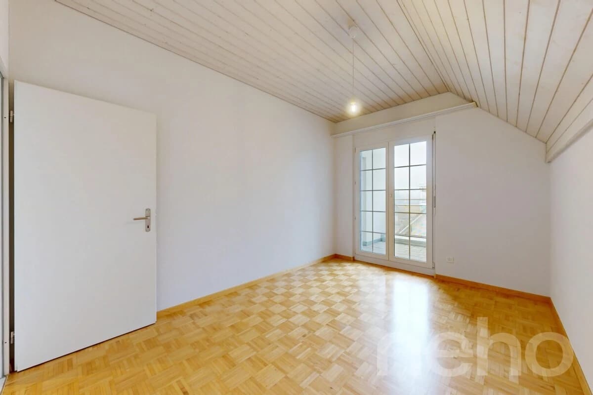 Sonnendurchflutete 3.5-Zimmer Dachgeschosswohnung mit Weitblick