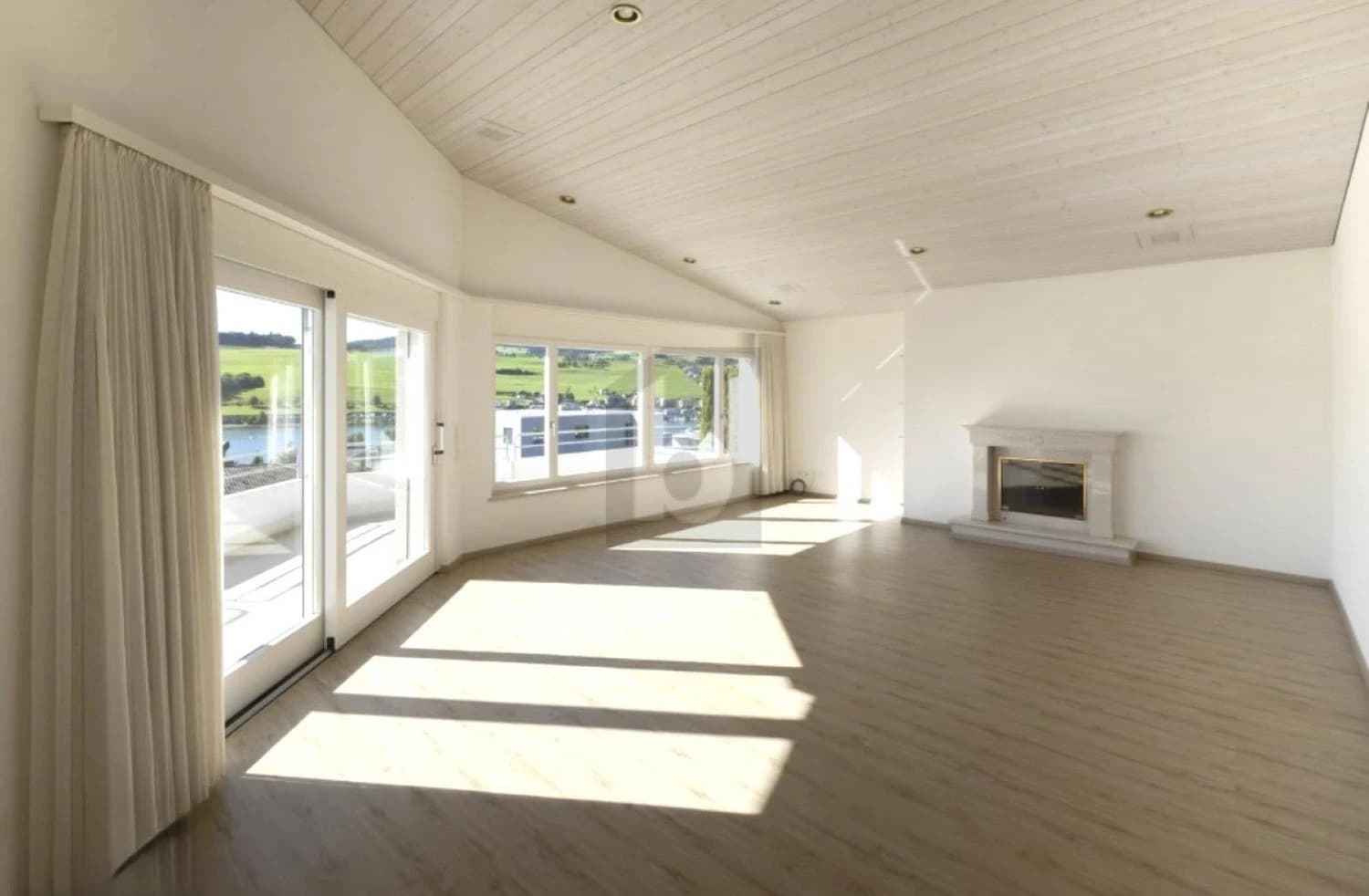 EINZIGARTIG MIT HERRLICHER SEESICHT