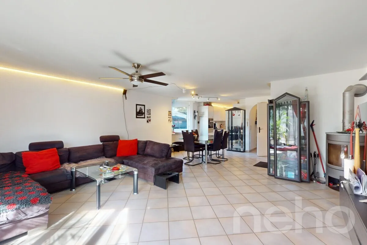 Grosszügige Doppelhaushälfte an ruhiger Lage in Märwil