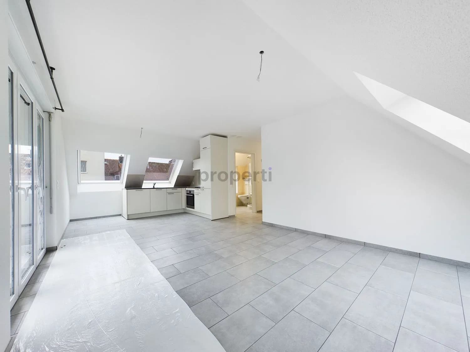 Moderne 3.5-Zimmer-Dachwohnung mit Balkon, Grenchen