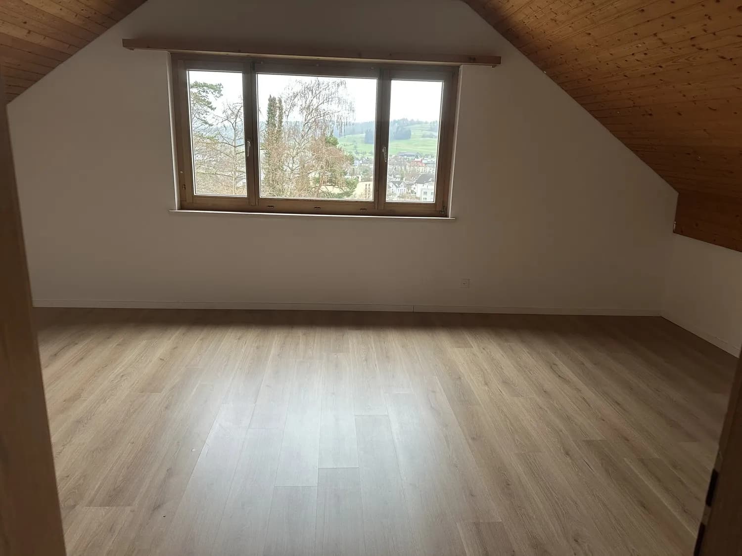 Rustikalische Maisonet-Wohnung mit Chemineé. Ein Besuch lohnt sich !