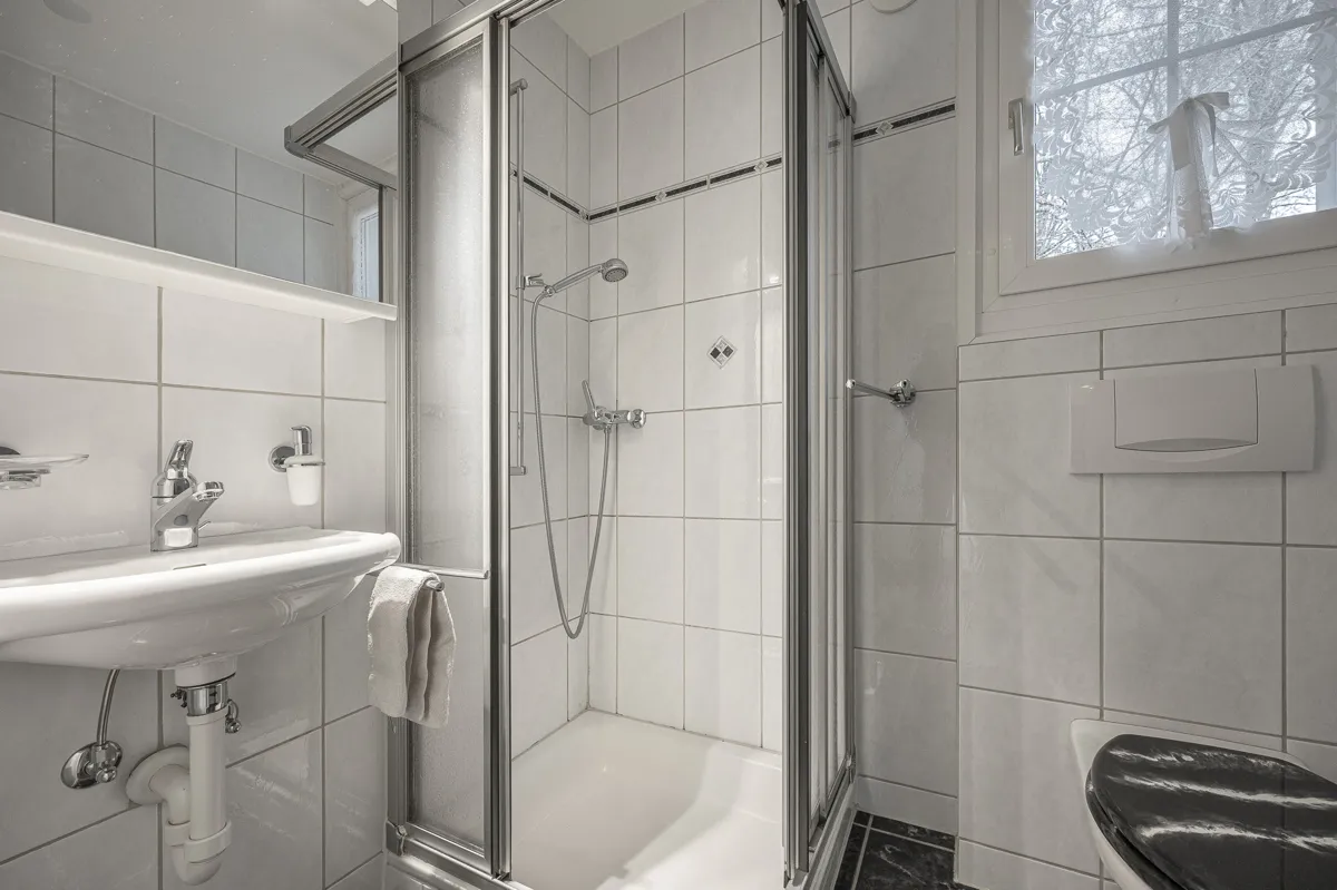 4.5-Zimmer Einfamilienhaus mit zwei Einzelgaragen