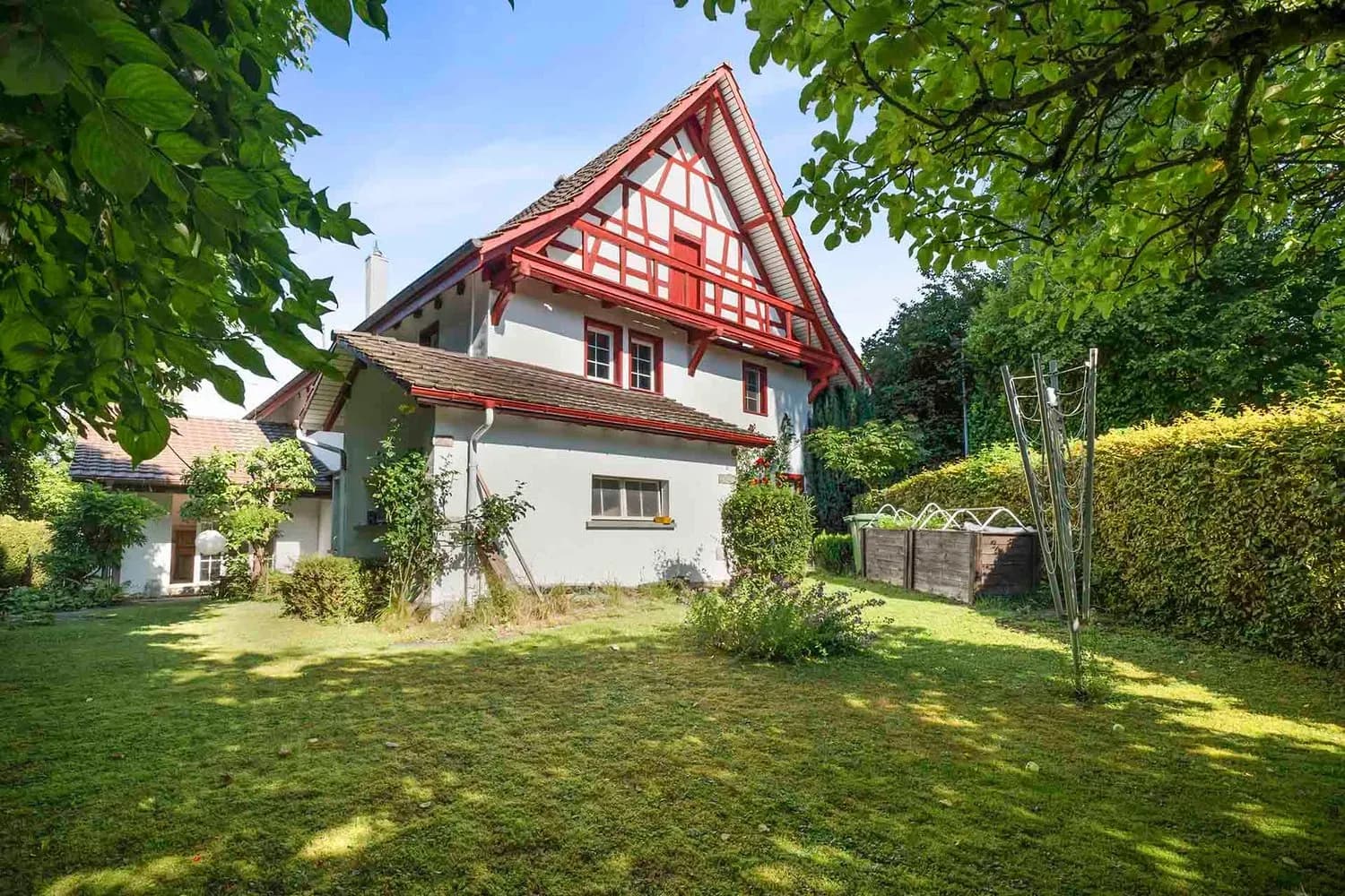 EXKLUSIVES LANDHAUS MIT GESCHICHTE  – IDEAL FÜR MEHRGENERATIONSWOHNEN  IN STEINMAUR