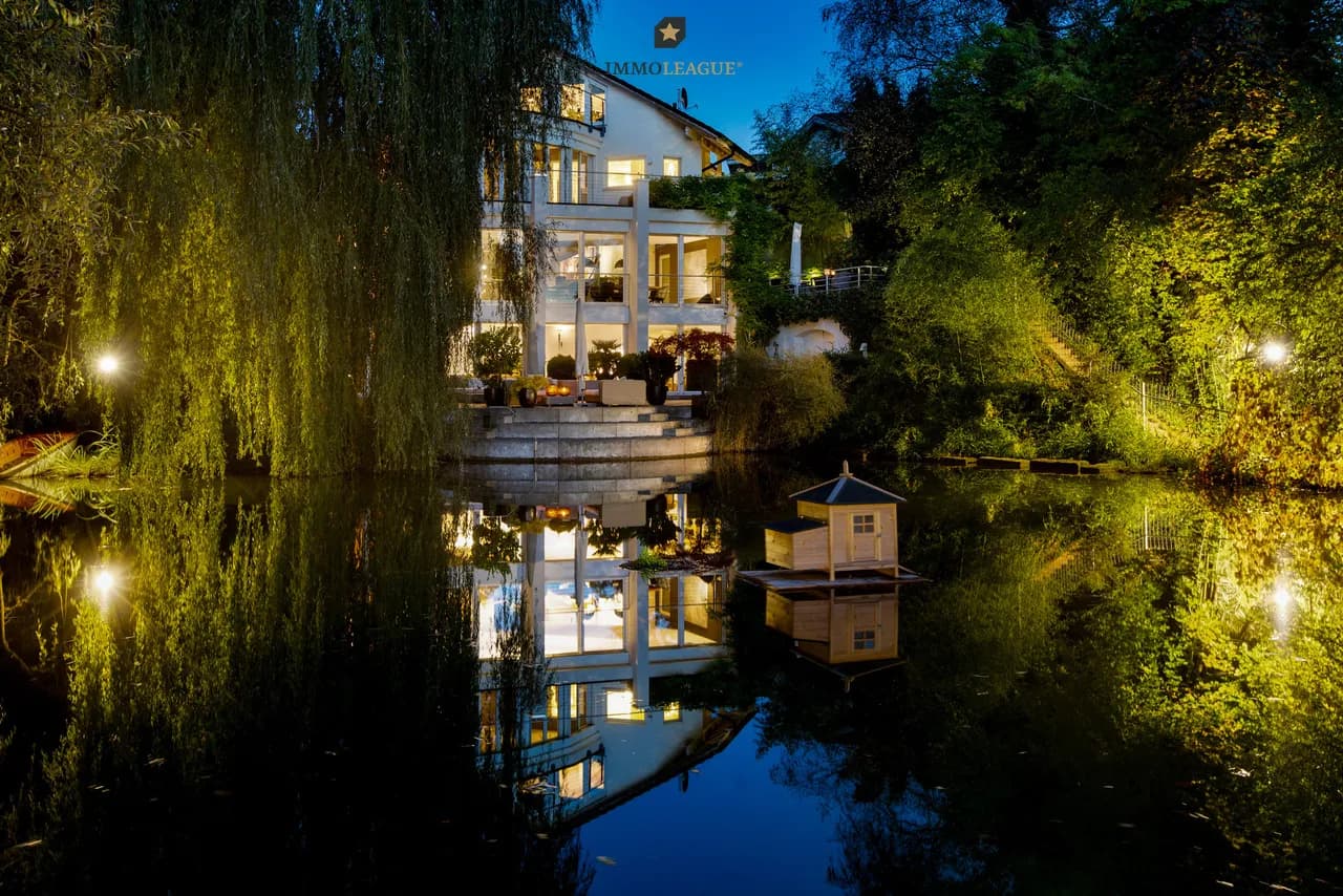 Seltene Gelegenheit: Villa mit Privatweiher an idyllischer Lage.