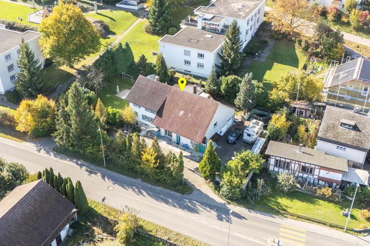Grosszügiges Einfamilienhaus mit Gartenidylle und Potenzial