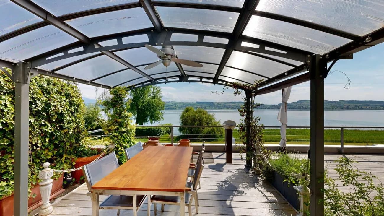 Wohn- und Geschäftshaus: Charmantes Zuhause mit Panoramablick über den Sempachersee