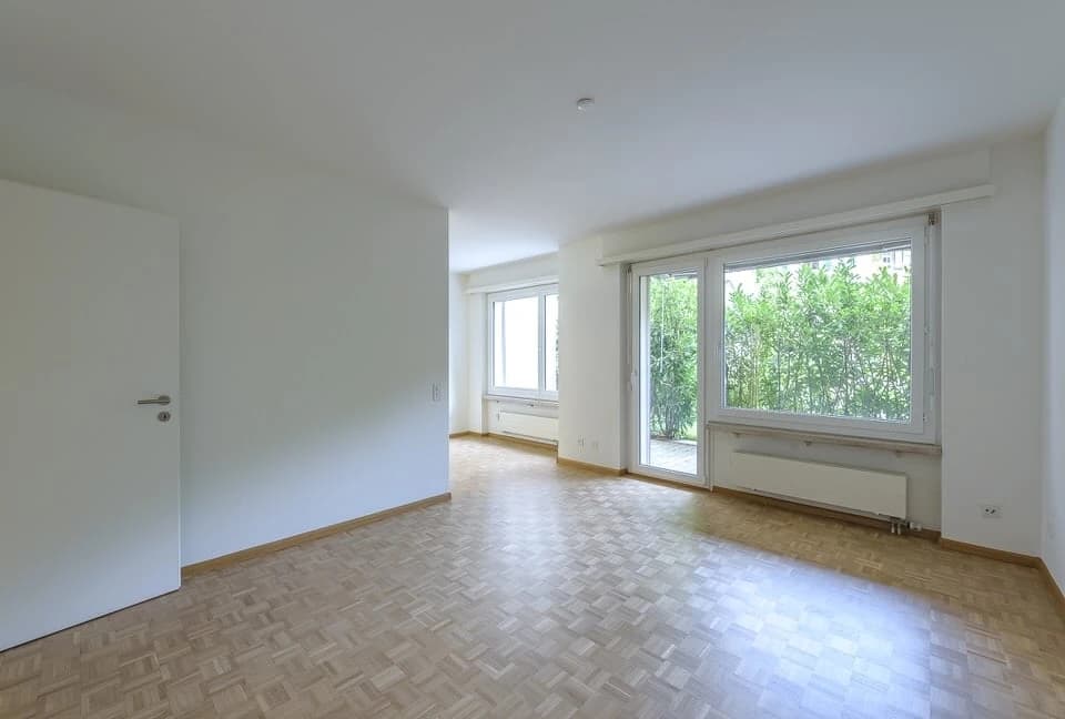 Wohnen mit Gartenschwimmbad in ruhigem Quartier!