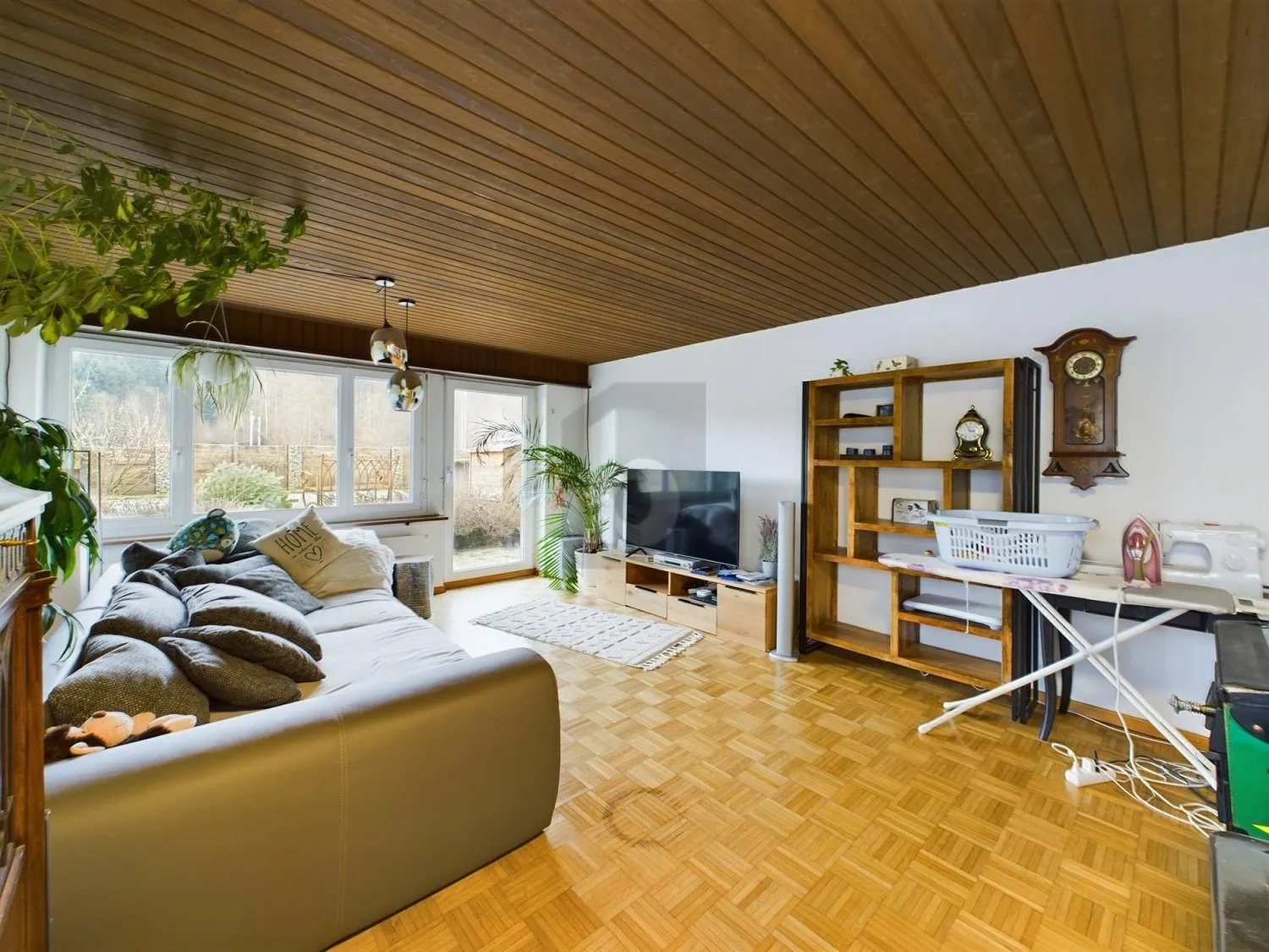 FREISTEHEND MIT VIEL UMSCHWUNG