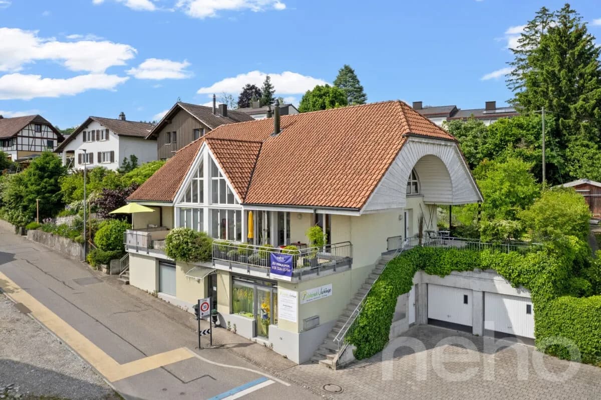 Zweifamilienhaus mit Atelier an zentraler Lage in Orpund bei Biel BE