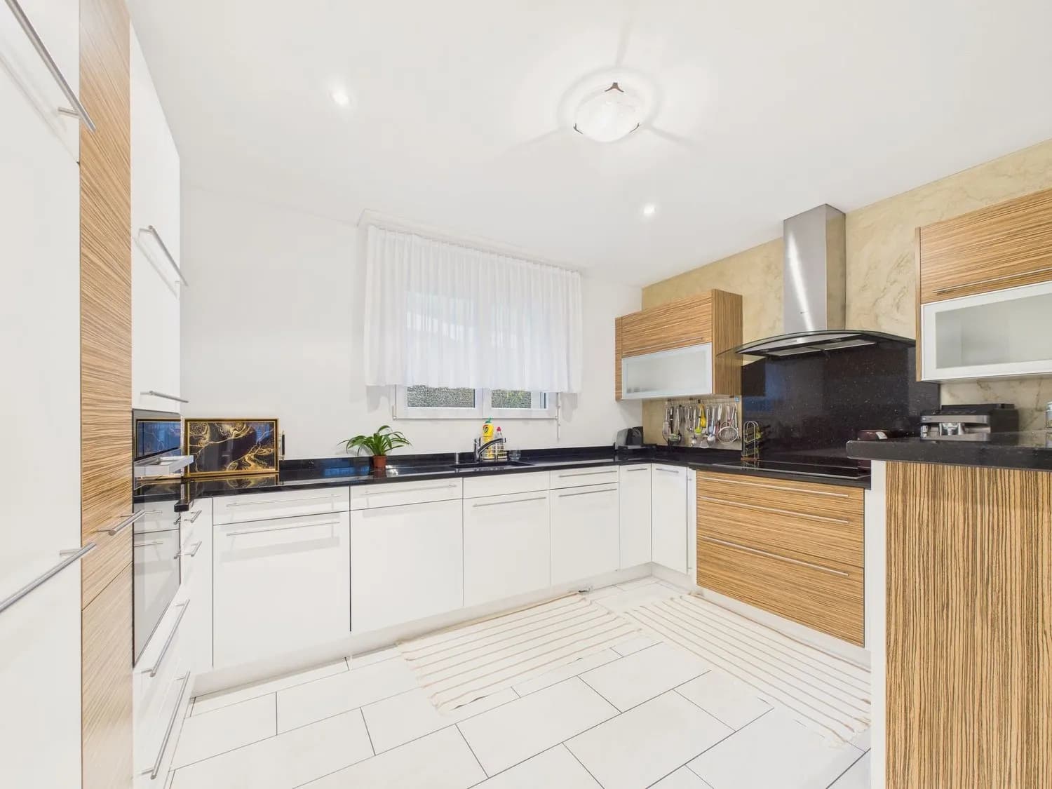 Moderne 6,5-Zimmer-Doppelhaushälfte in Uznach