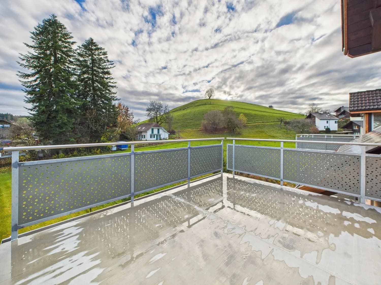 Helle 3.5-Zimmer Dachwohnung in Huttwil - Frisch renoviert!