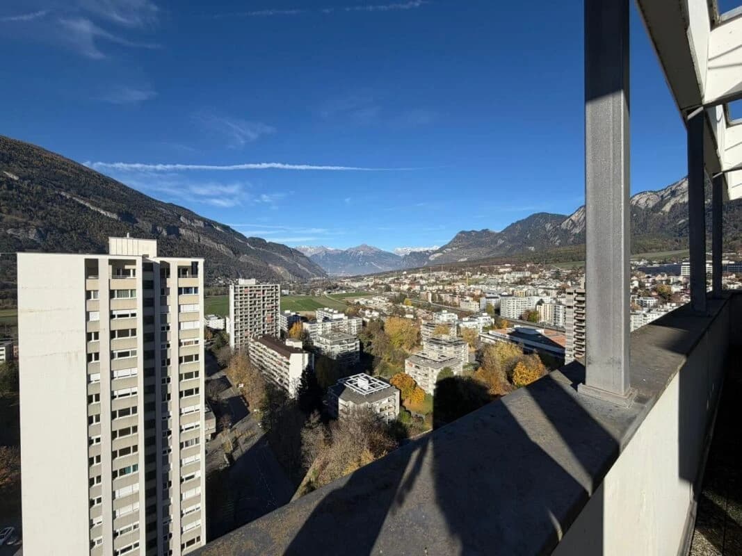 Neu sanierte, helle zwei Zimmer-Wohnung mit herrlicher Aussicht