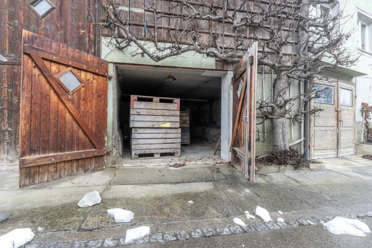 Potenzialreiches Bauernhaus mit drei Wohneinheiten und Scheune