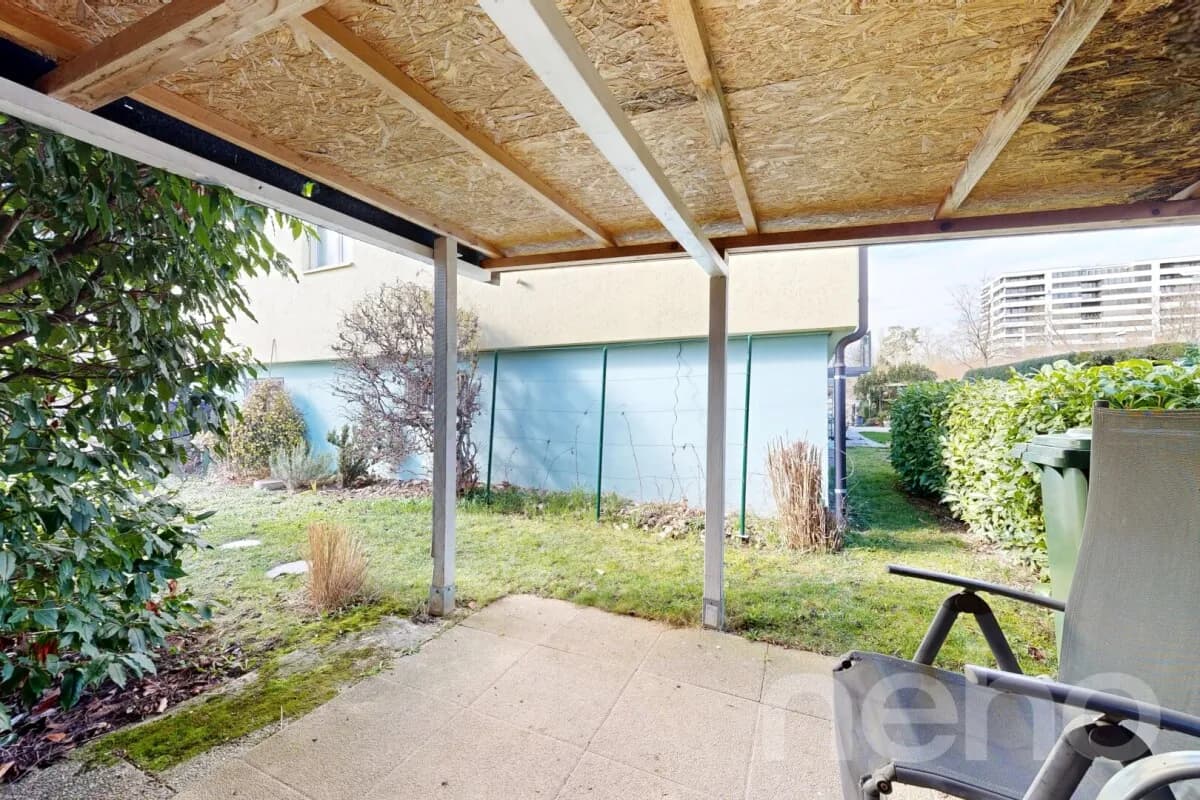 Maisonette-Dachwohnung mit drei Balkonen und eigenem Gartenanteil