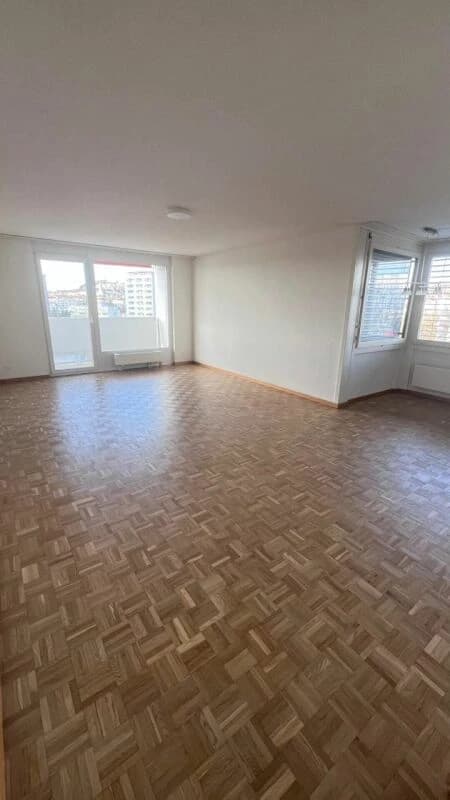 Schöne helle 3 1/2 Zimmer Wohnung