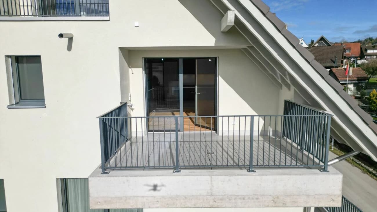 Charmante 4.5-Zimmer-Dachmaisonette mit zwei sonnigen Balkonen