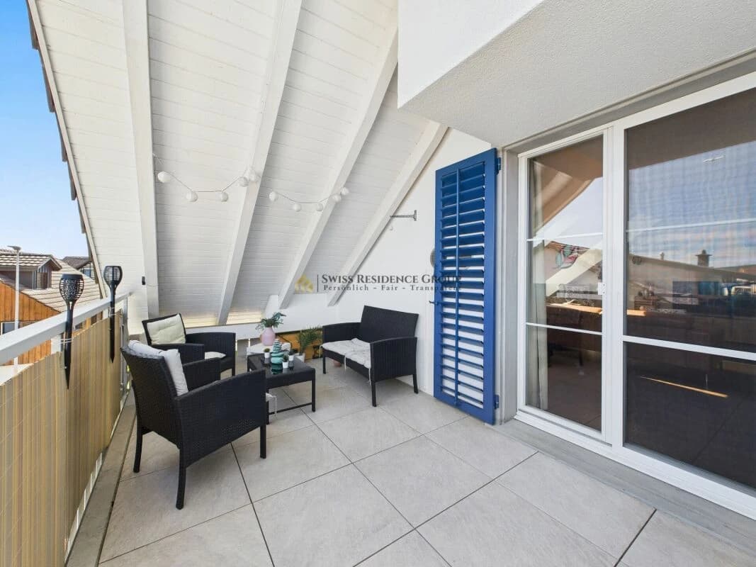 Exklusives Wohngefühl: Dach-Maisonette mit Klimaanlage im steuergünstigen Neerach