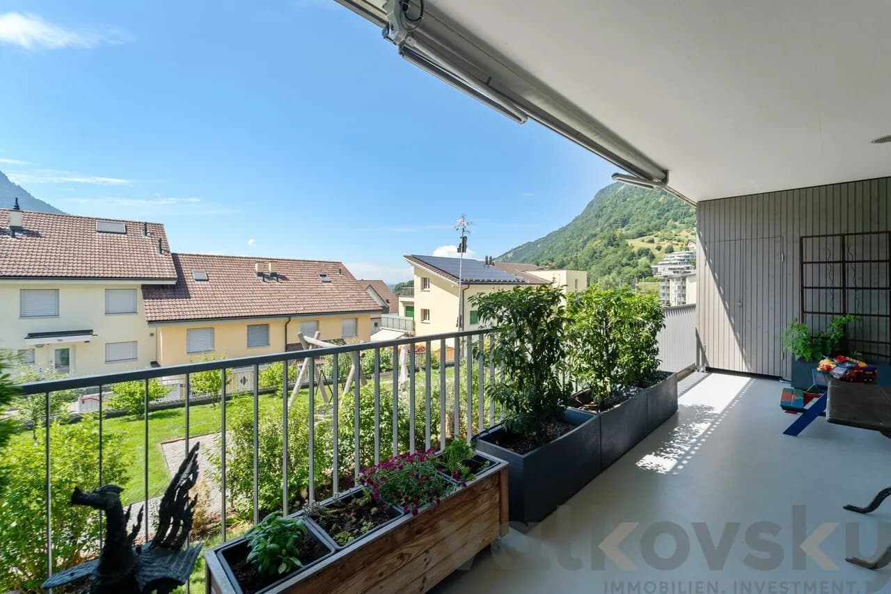 Grosse Wohnung an zentraler Lage mit Bergsicht