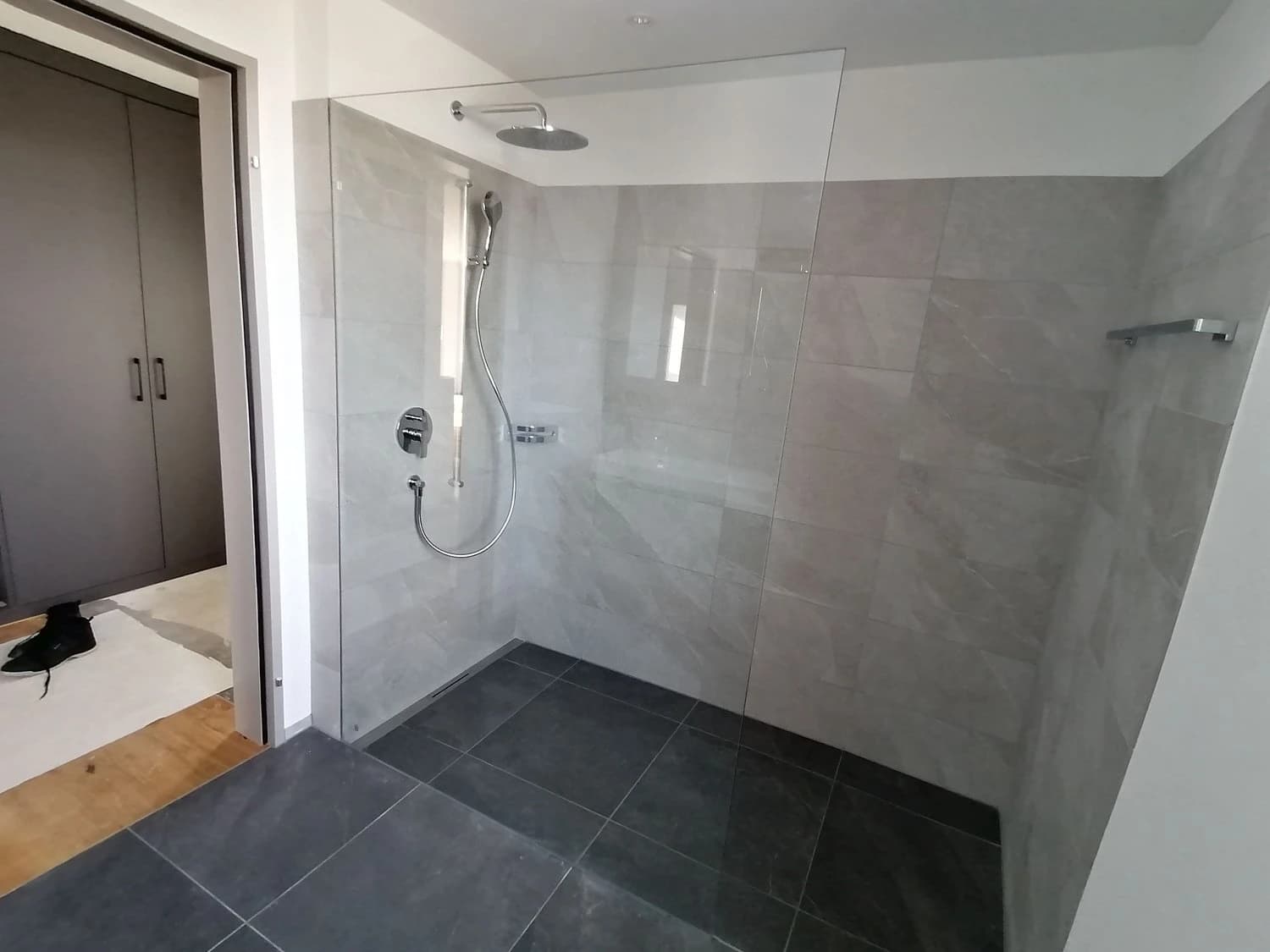 Moderne 3.5-Zimmer-Wohnung mit schöner Terrasse in Bütschwil-Ganterschwil - Erstbezug!