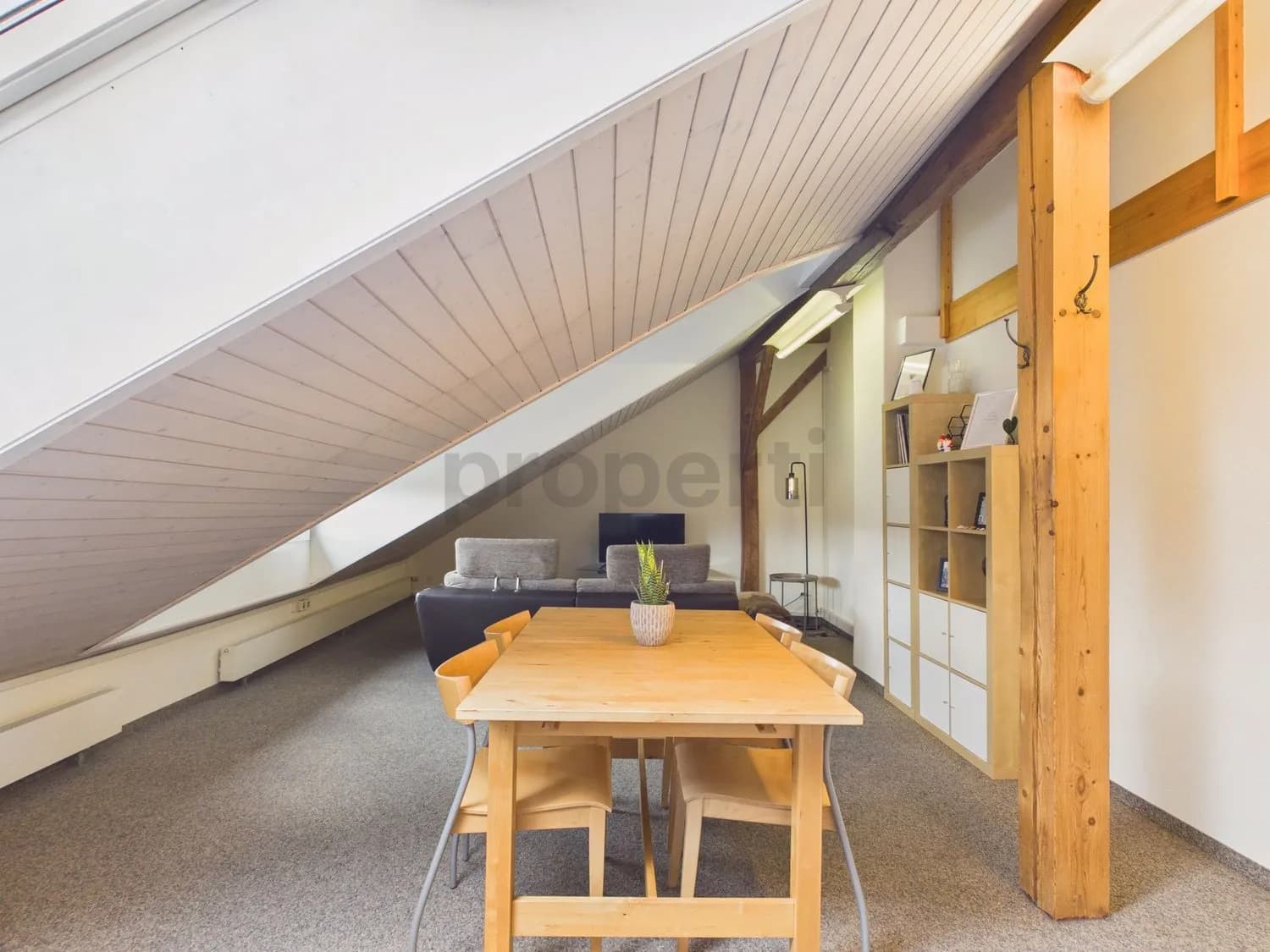 Helle 3.5-Zimmer-Maisonette-Wohnung an ruhiger Lage in Nossikon (Uster)