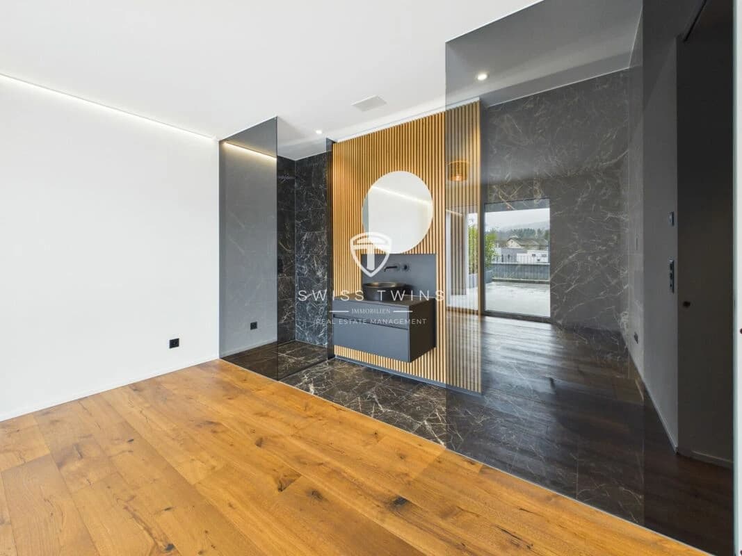 Luxuriöse 3.5-Zimmer-Terrassenwohnung mit 132m² Privat-Terrasse und traumhafter Aussicht auf Pilatus & Rigi