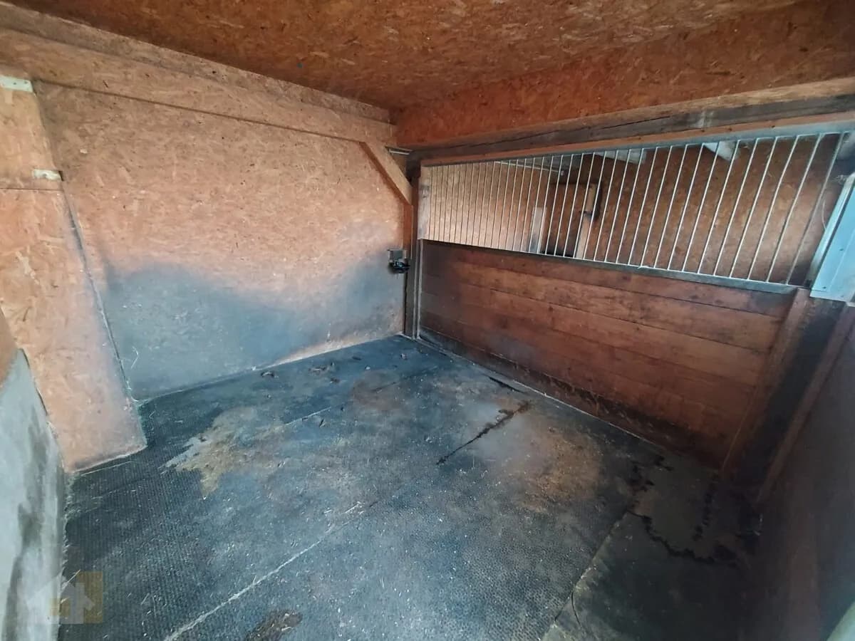 Selbstversorger Stall mit Auslauf für zwei Pferde zusammen