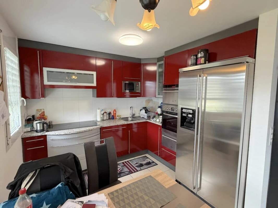 4 ½ Zimmer mit Balkon im 1. OG und 2 Tiefgaragenplätzen