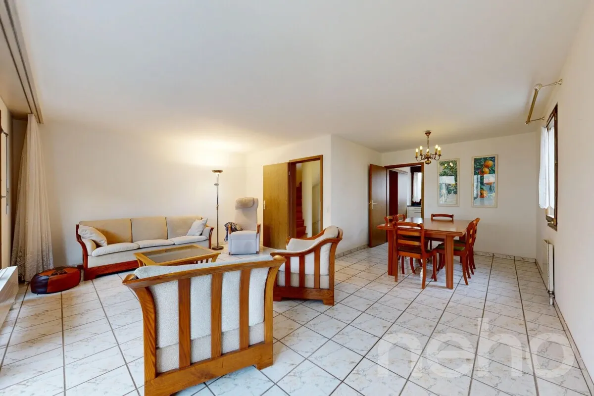 Grosszügiges Reiheneckhaus mit Garten und ausgebautem Dachstock