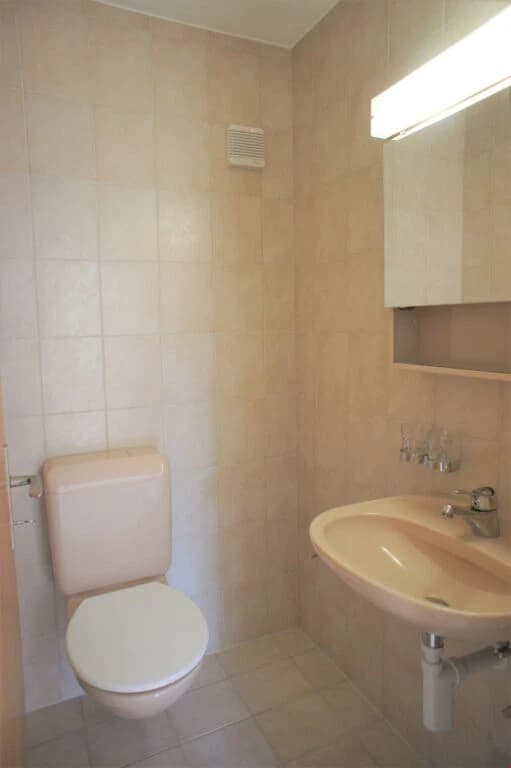 Grosszügig und modern mit grossem Balkon im Grünen!