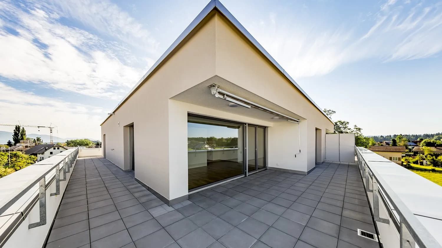 Moderne 3½ ZWG Attika im Dorfzentrum