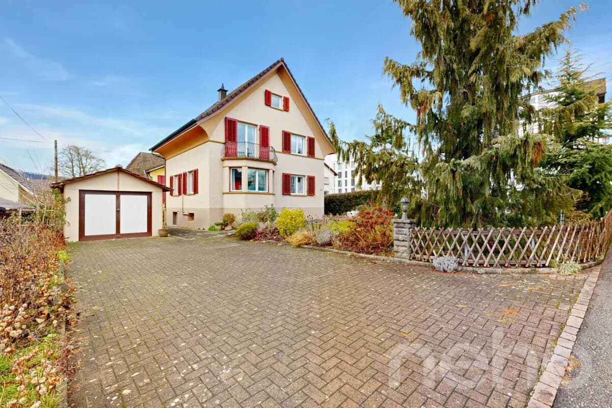 4-Zimmerhaus mit Ausbaupotenzial an ruhiger und doch zentraler Lage