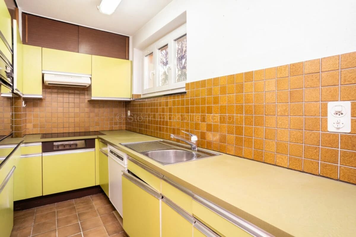 Charmantes 5.5 Zimmer Mittelhaus mit Potenzial an beliebter Lage