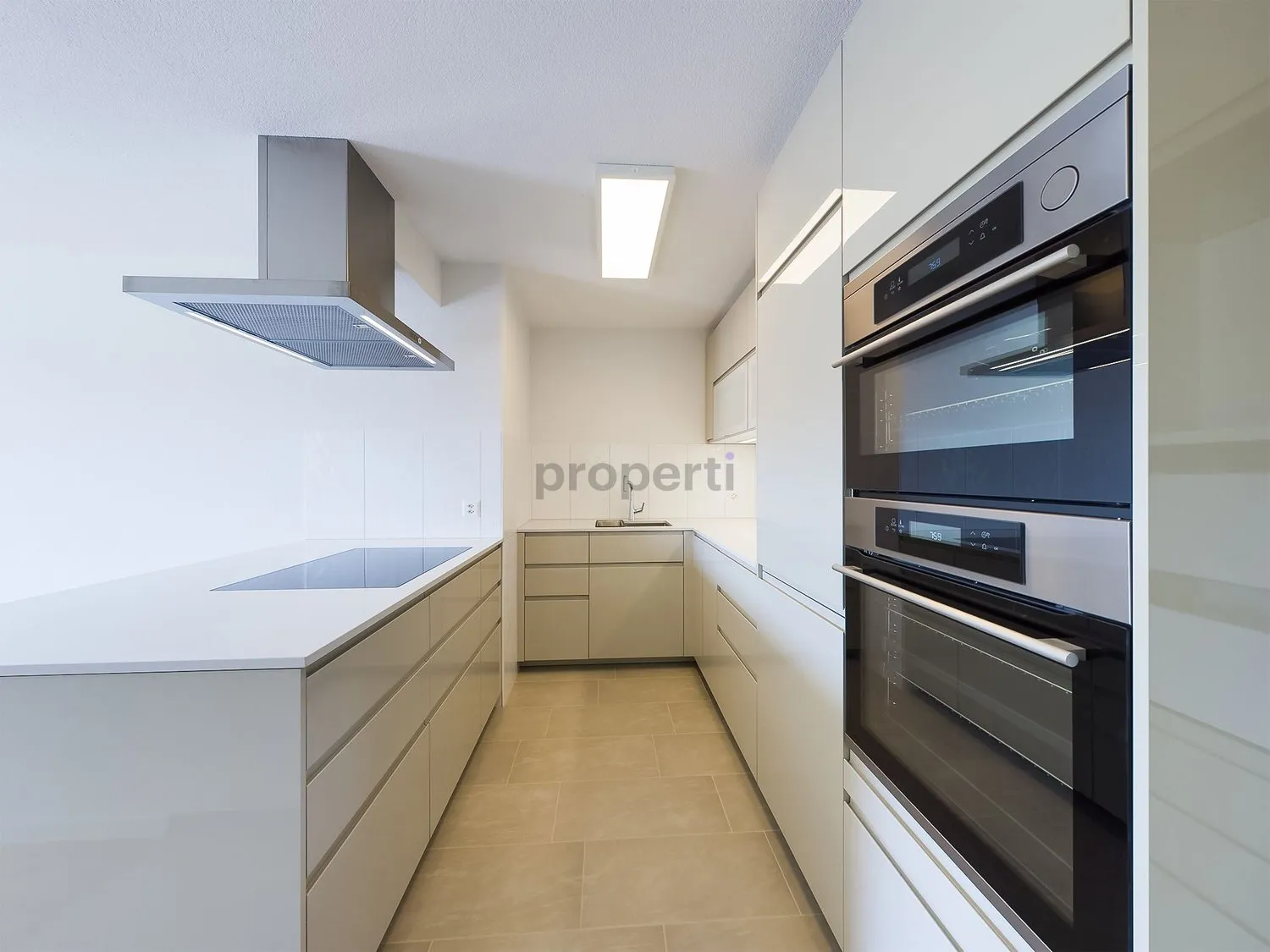 Leben wie im Einfamilienhaus - ruhig gelegene, moderne 3.5 Zimmer Wohnung mit eigenem Gartensitzplatz