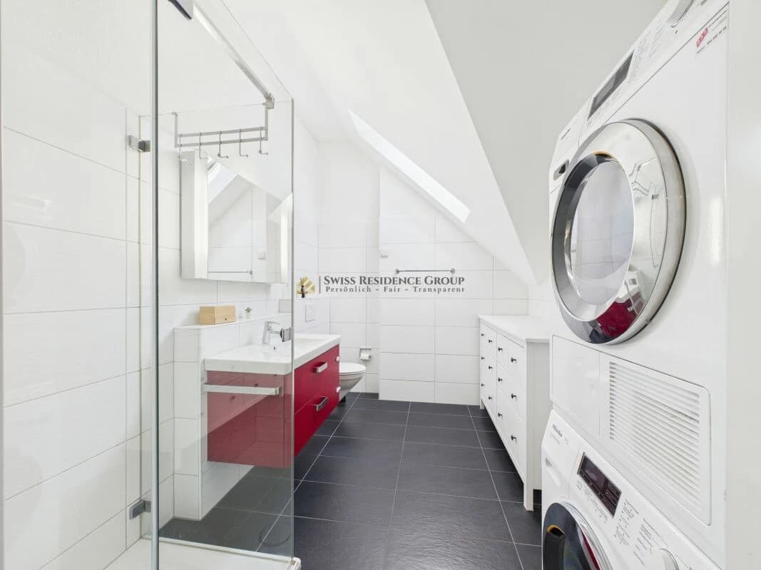 Exklusives Wohngefühl: Dach-Maisonette mit Klimaanlage im steuergünstigen Neerach