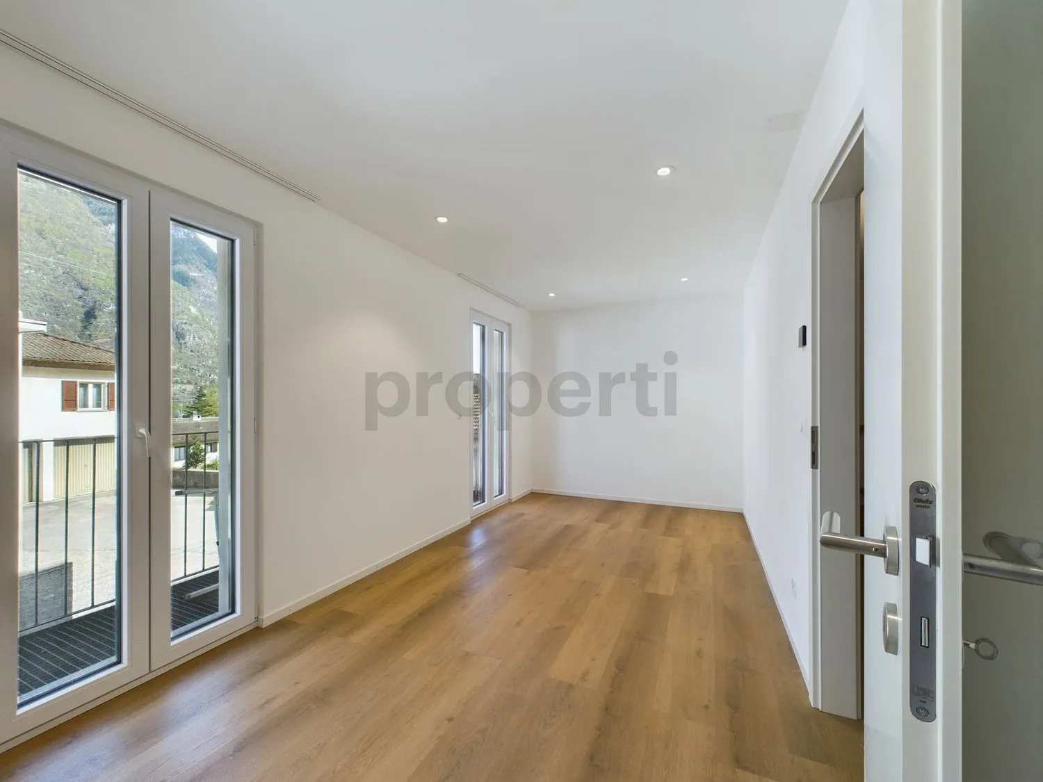 Idyllisches Einfamilienhaus mit 4.5 Zimmern in RivieraIdilliaca casa indipendente con 4,5 locali in Riviera