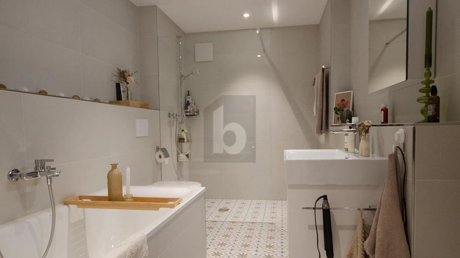 CHARMANT, SONNIG UND TOP-MODERN