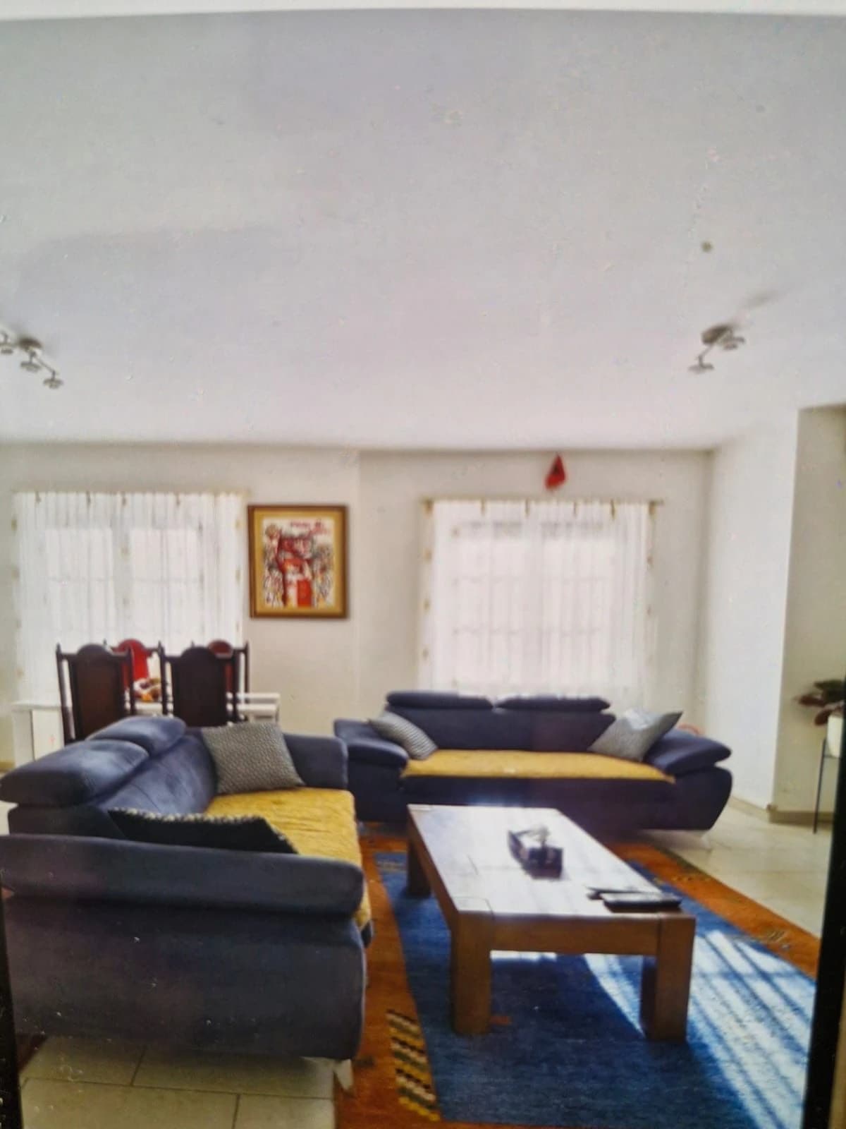 Charmantes Wohn- und Geschäftshaus mit Potenzial in Sanmentina // Un gioiello unico a Bellinzona: casa duplex con grotta storica, appartamento moderno e ampio potenziale