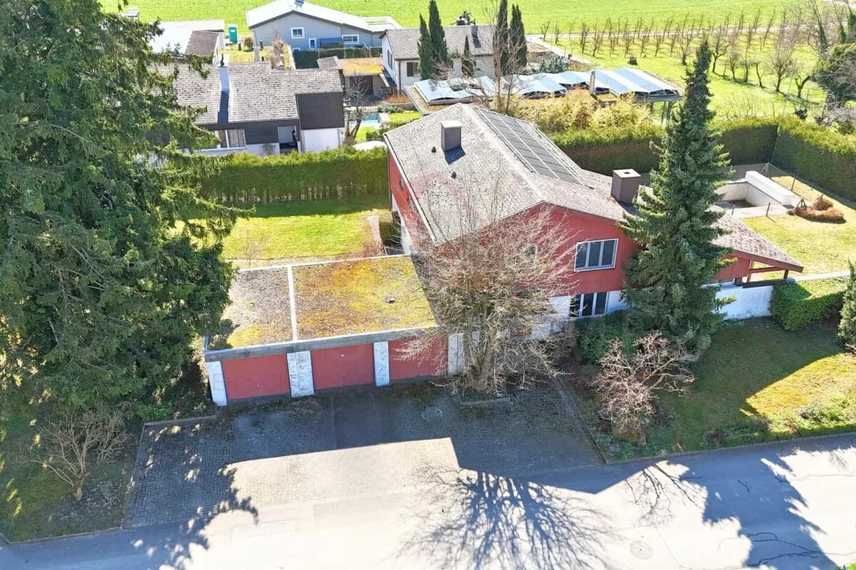 Einfamilienhaus mit Pool, Seesicht und grossem Garten