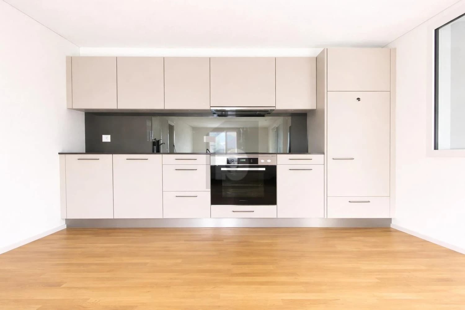 LICHTDURCHFLUTET, MODERN MIT GROSSEM BALKON