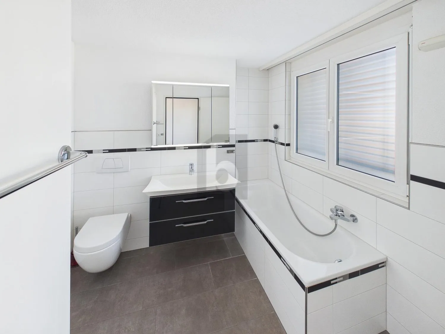 LICHTDURCHFLUTET & GROSSZÜGIG AN TOP LAGE