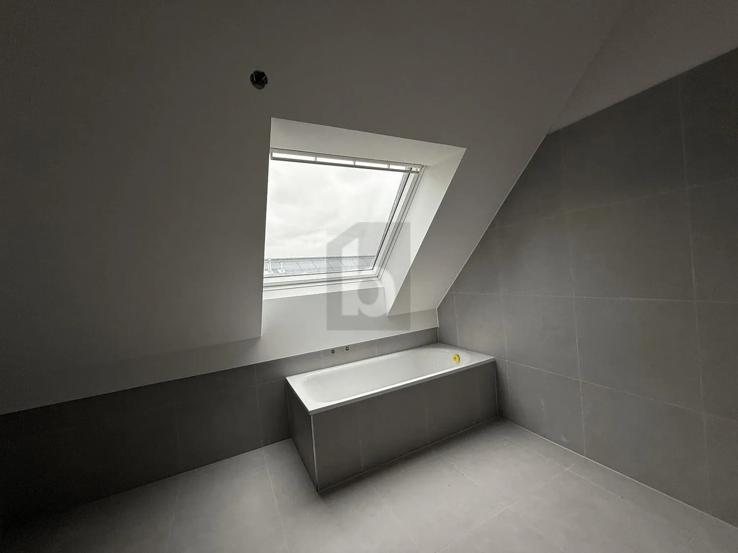 EXKLUSIV MIT GROSSER DACHTERRASSE