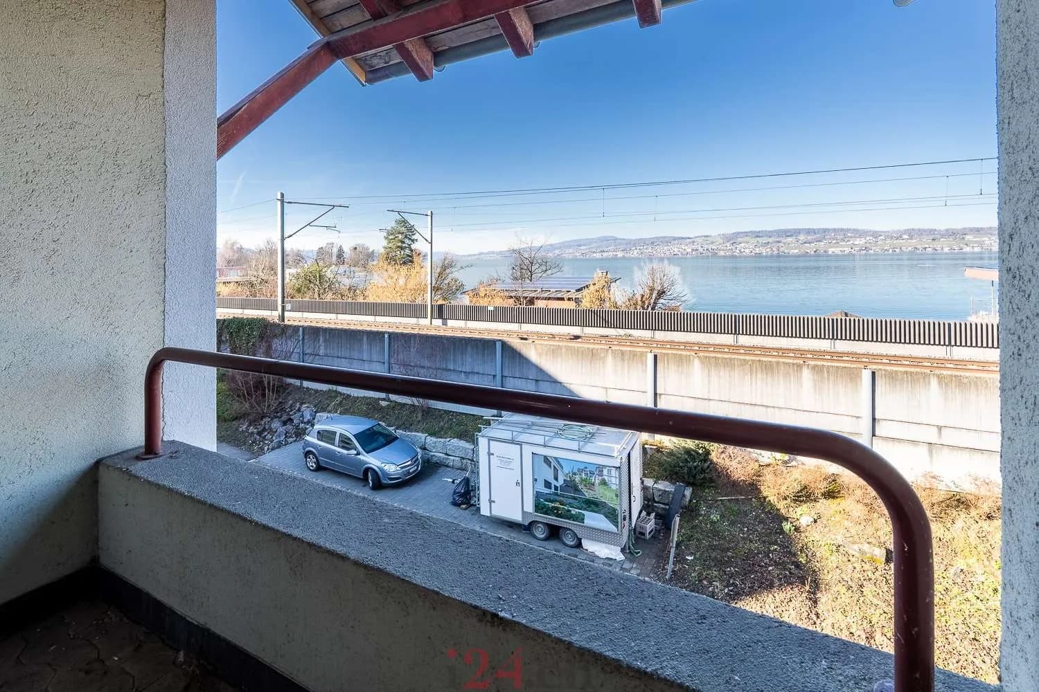 Attraktives 5.5-Zi.-Reiheneinfamilienhaus mit Seesicht im steuergünstigem Freienbach