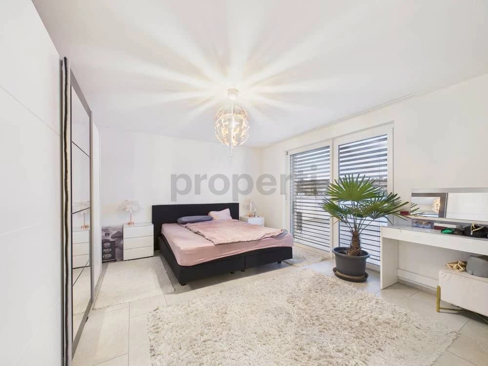 Moderne 2.5-Zimmer-Attikawohnung mit Blick über Menziken